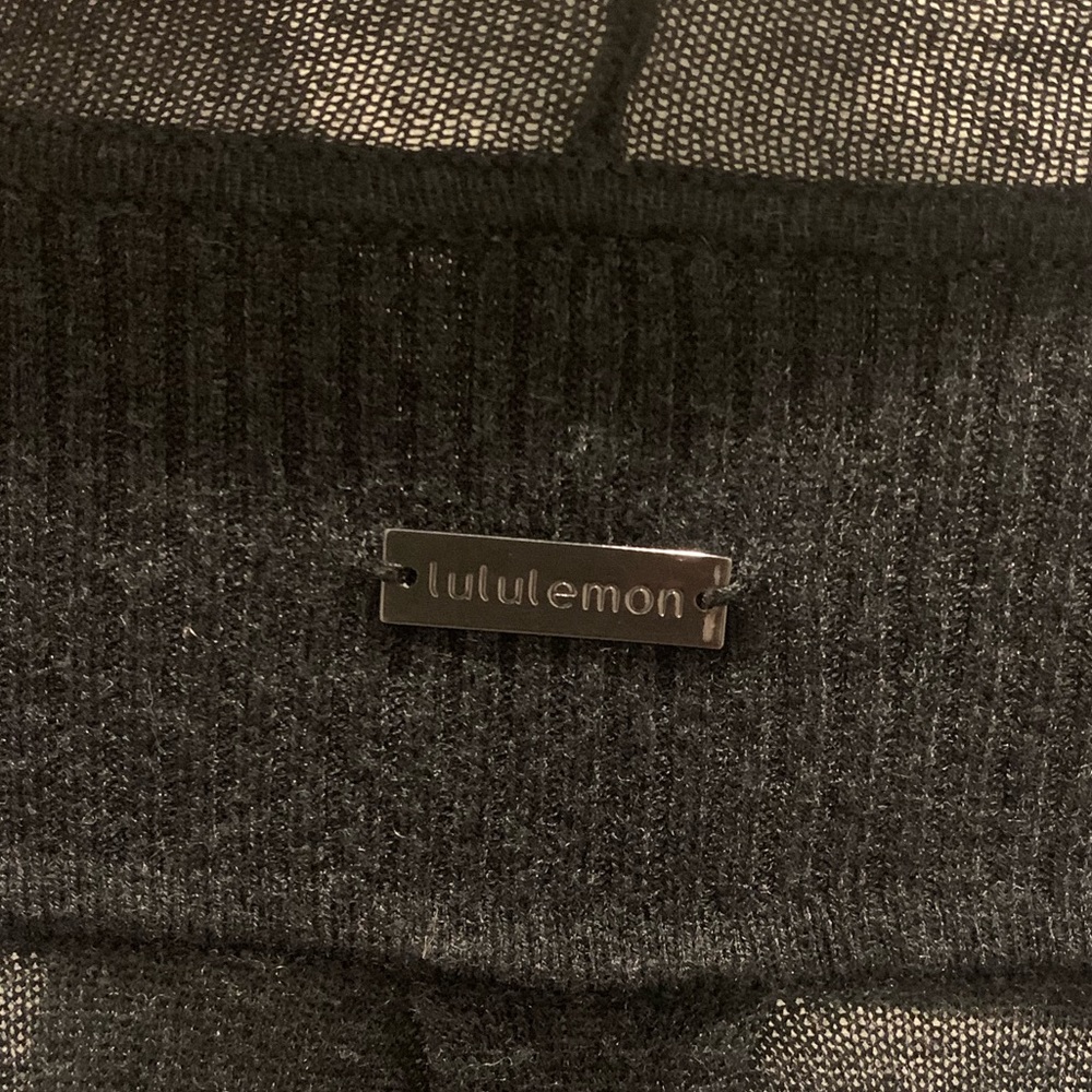 Lululemon Universal Wrap - Picture 12 of 12